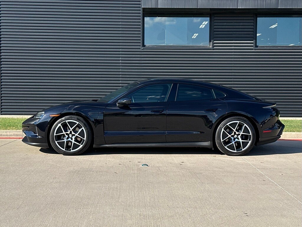 2025 Porsche Taycan photo 2