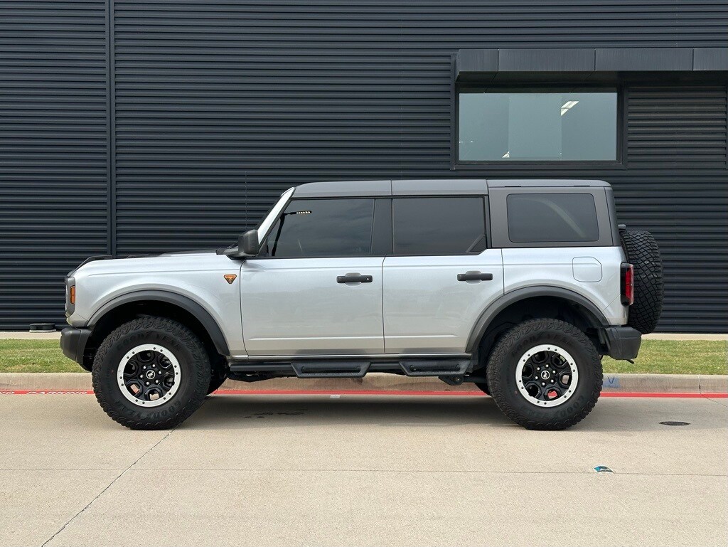 2023 Ford Bronco Badlands photo 2