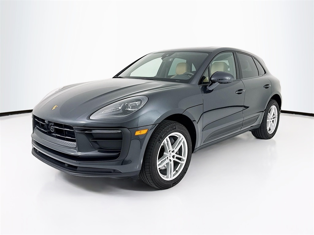 2025 Porsche Macan's photo