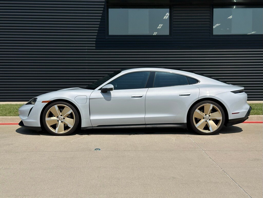 2023 Porsche Taycan photo 2