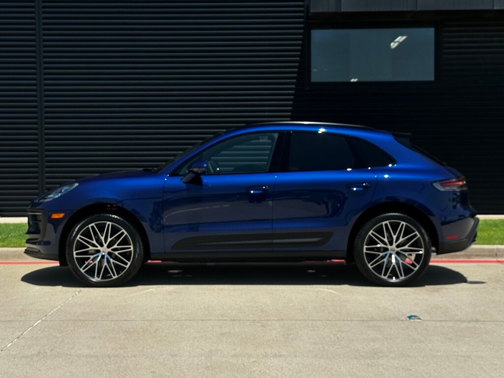 2025 Porsche Macan S photo 2