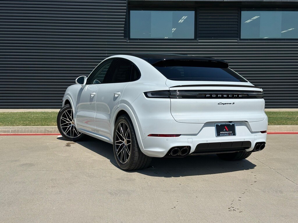 2026 Porsche Cayenne S Coupe photo 3