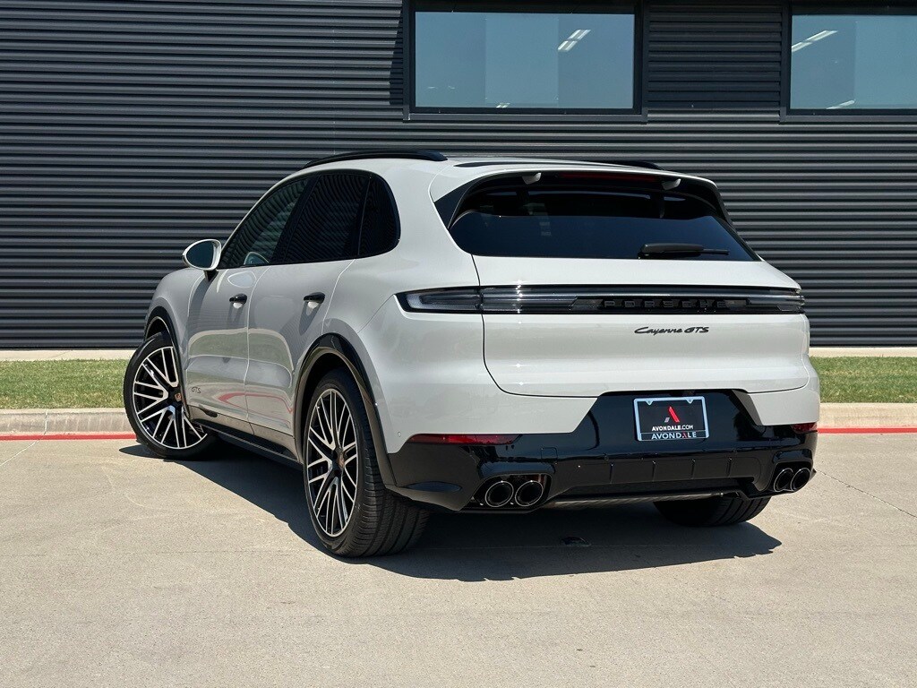 2026 Porsche Cayenne GTS photo 2