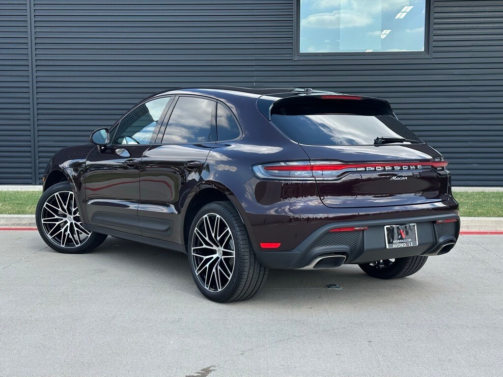 2025 Porsche Macan T photo 3