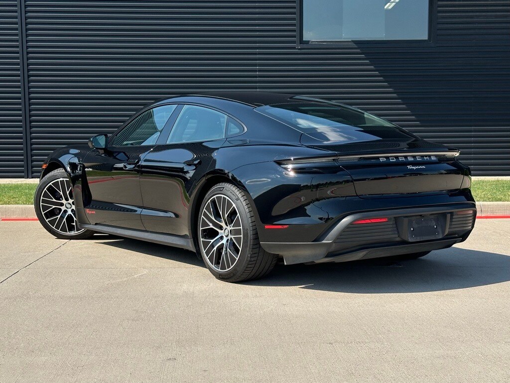 2023 Porsche Taycan photo 3