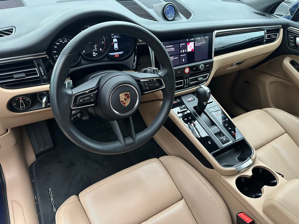 2025 Porsche Macan T photo 4