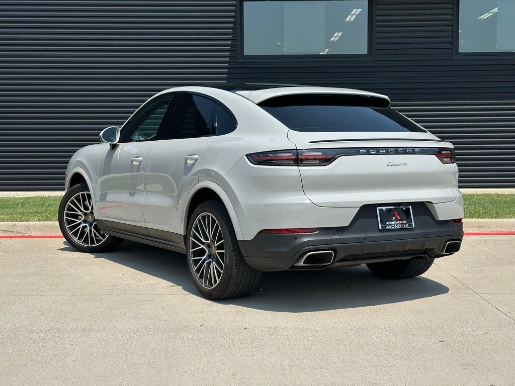 2022 Porsche Cayenne Coupe photo 2
