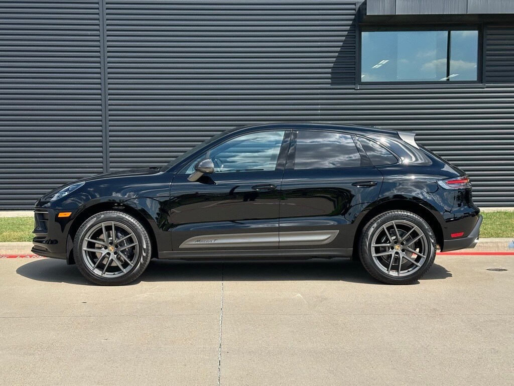 2025 Porsche Macan T photo 2