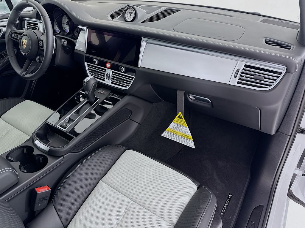 2026 Porsche Macan GTS - Photo 31