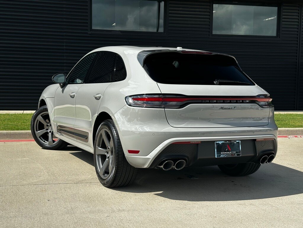 2025 Porsche Macan T photo 3