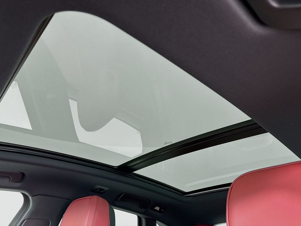 2026 Porsche Macan - Photo 23