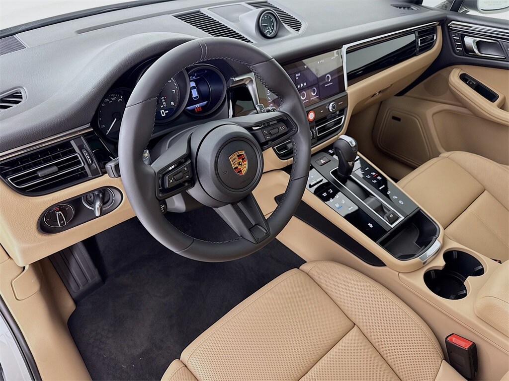 2026 Porsche Macan T photo 3