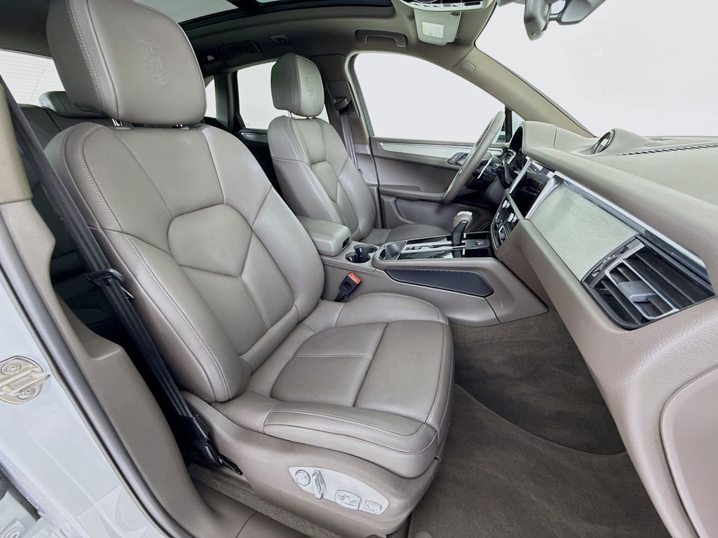 2023 Porsche Macan T - Photo 31