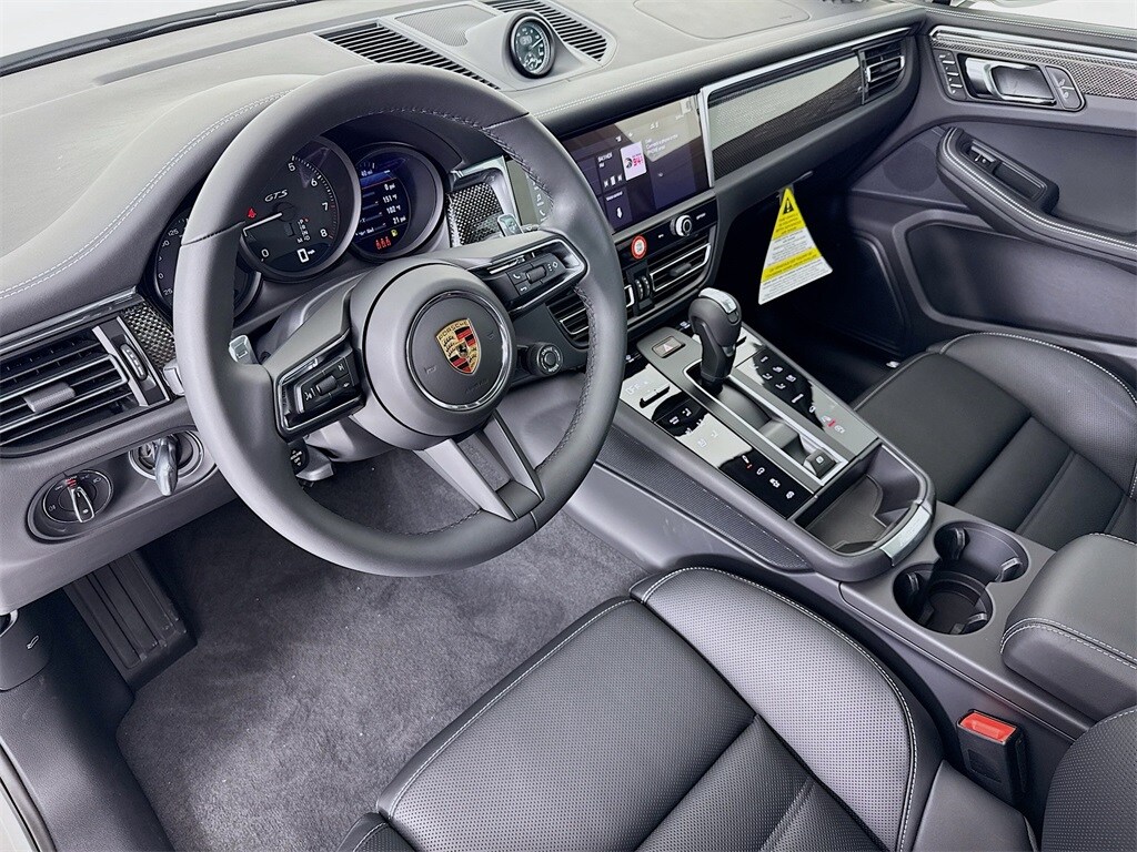 2026 Porsche Macan GTS photo 4