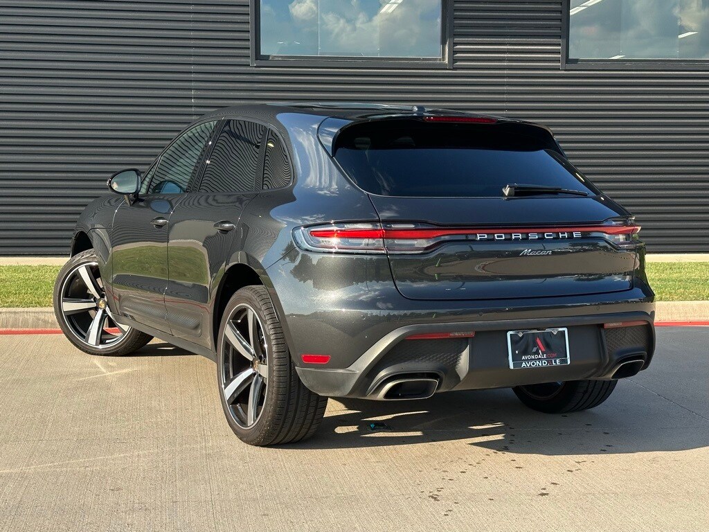 2024 Porsche Macan T photo 3
