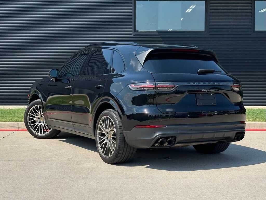 2023 Porsche Cayenne Platinum Edition photo 3