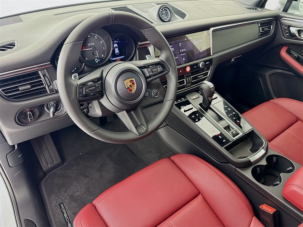 2026 Porsche Macan GTS photo 4