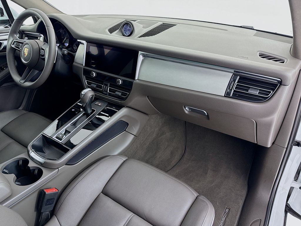 2023 Porsche Macan T - Photo 32