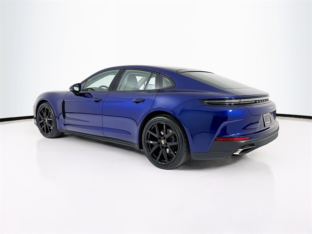 2026 Porsche Panamera 4 photo 3