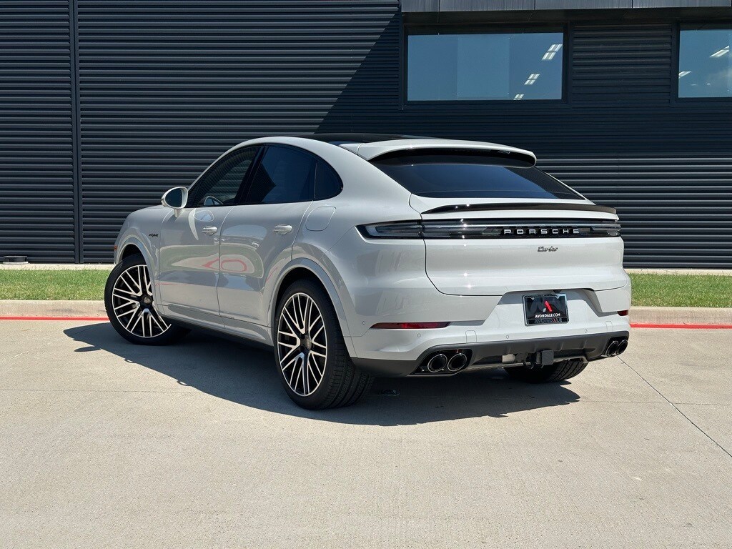 2026 Porsche Cayenne Turbo E-Hybrid Coupe photo 3