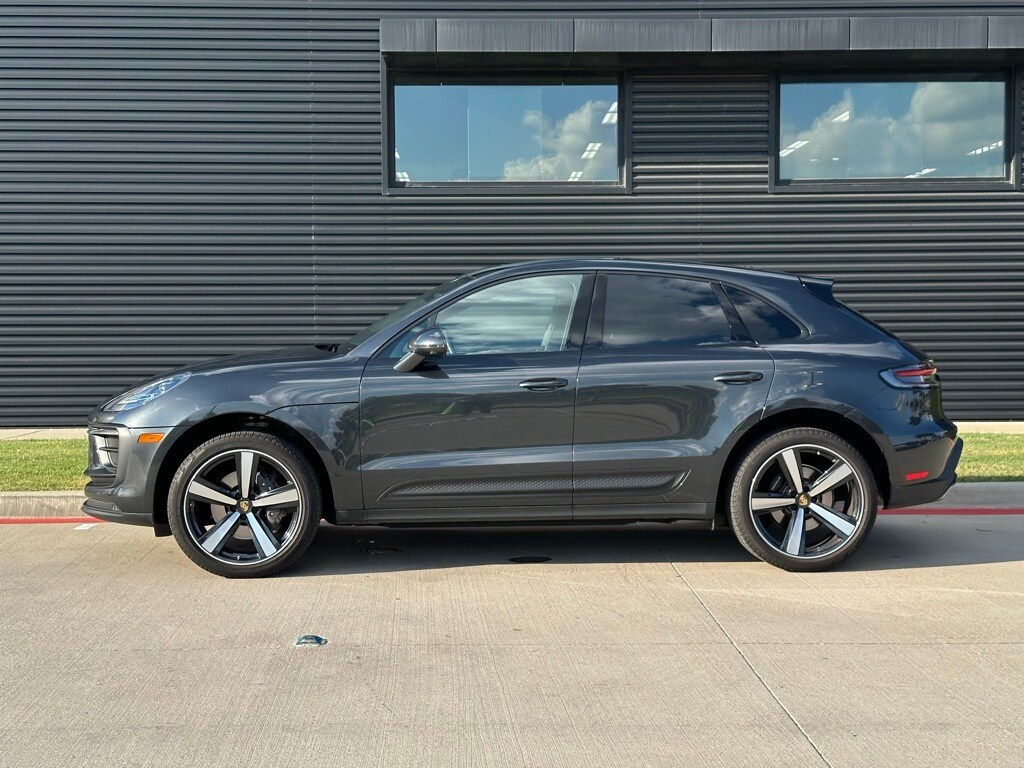 2024 Porsche Macan T photo 2