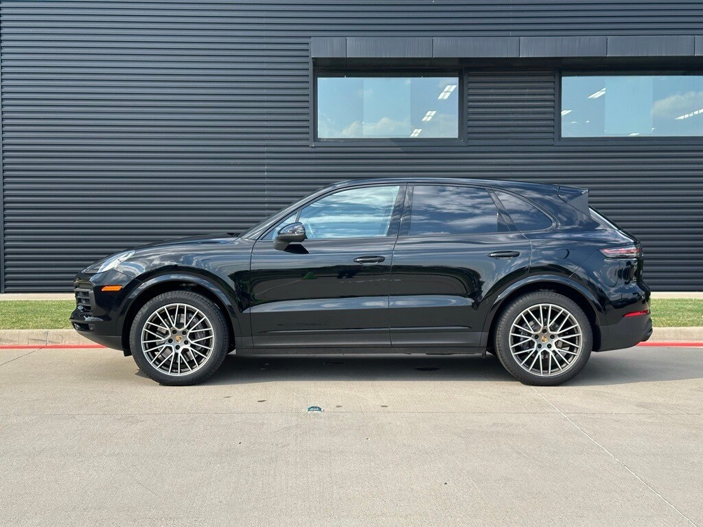 2023 Porsche Cayenne Platinum Edition photo 2