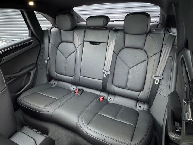 2026 Porsche Macan T - Photo 31