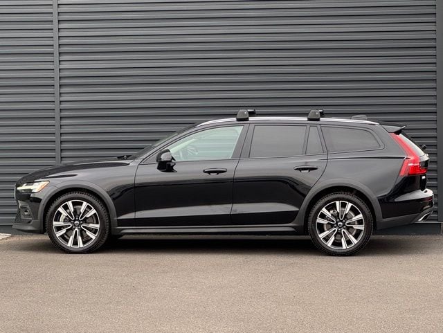 2021 Volvo V60 Cross Country T5 AWD photo 2