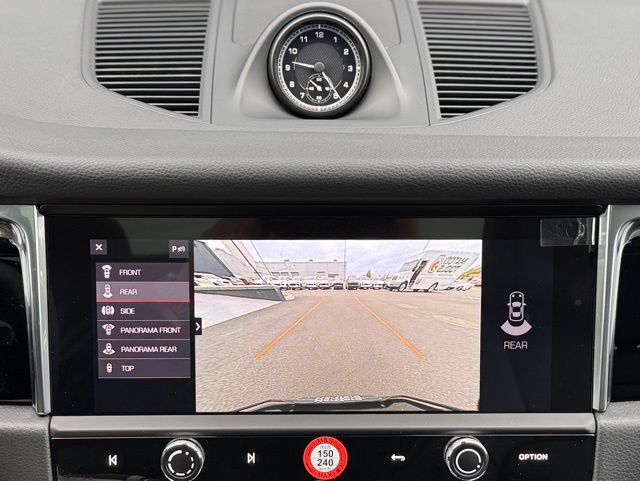 2026 Porsche Macan T - Photo 27