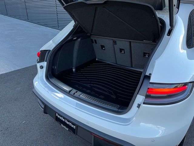 2026 Porsche Macan T - Photo 31