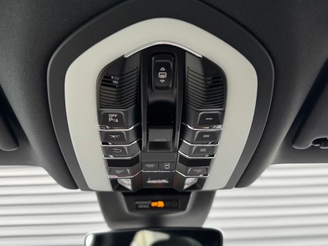 2026 Porsche Macan T - Photo 29