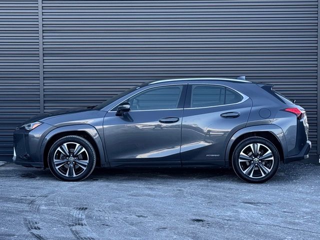 2022 Lexus UX 250h Premium photo 2