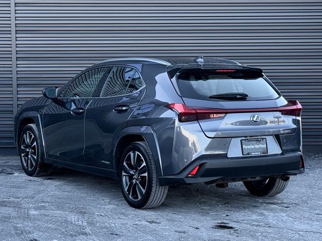 2022 Lexus UX 250h Premium photo 3