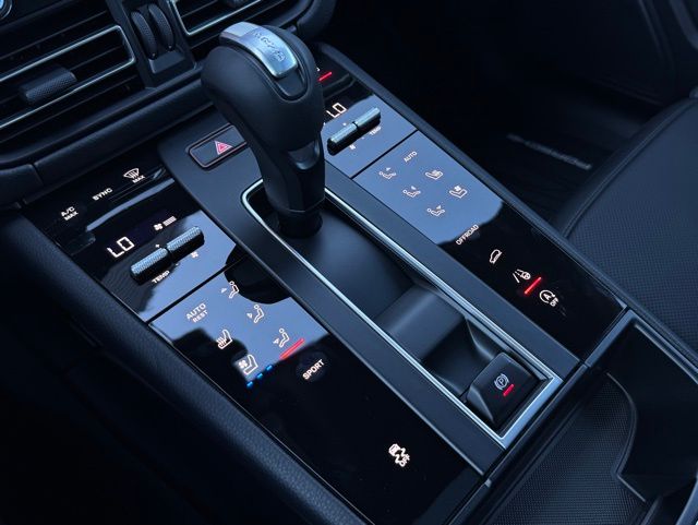 2026 Porsche Macan T - Photo 28