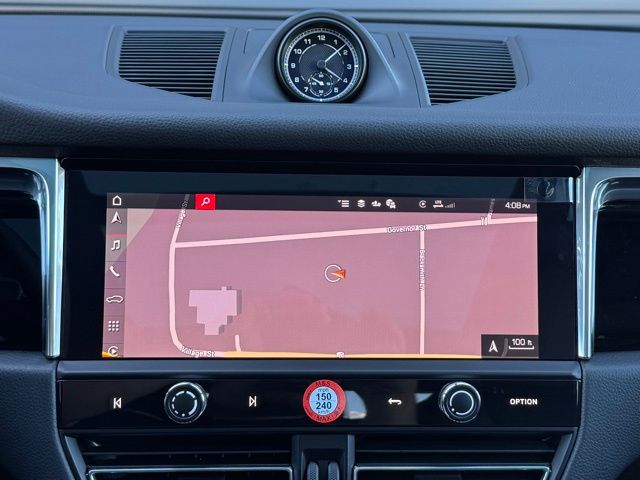 2026 Porsche Macan T - Photo 26