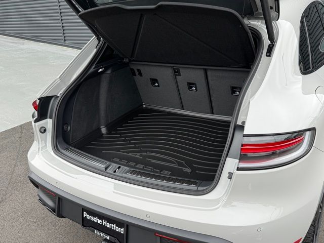 2026 Porsche Macan T - Photo 33