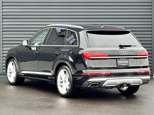 2025 Audi Q7 quattro Premium Plus photo 2