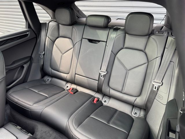2026 Porsche Macan T - Photo 31