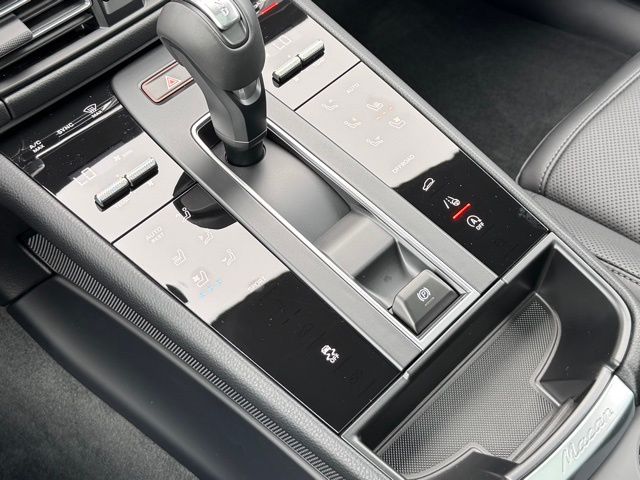 2026 Porsche Macan T - Photo 25
