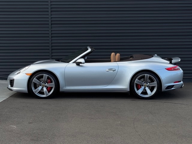 2018 Porsche 911 4S Cabriolet photo 2