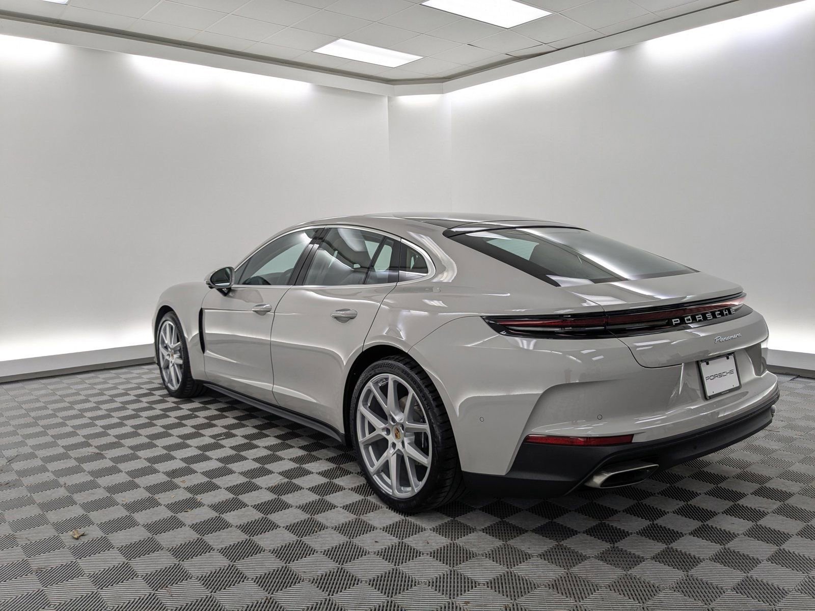 2026 Porsche Panamera 4 photo 3