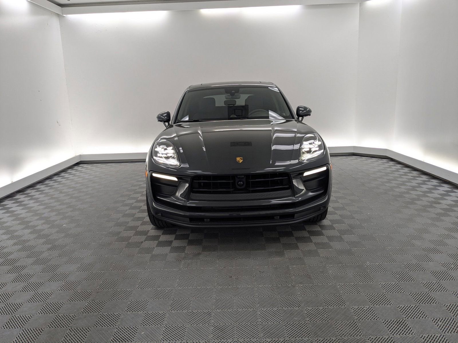 2026 Porsche Macan T - Photo 6
