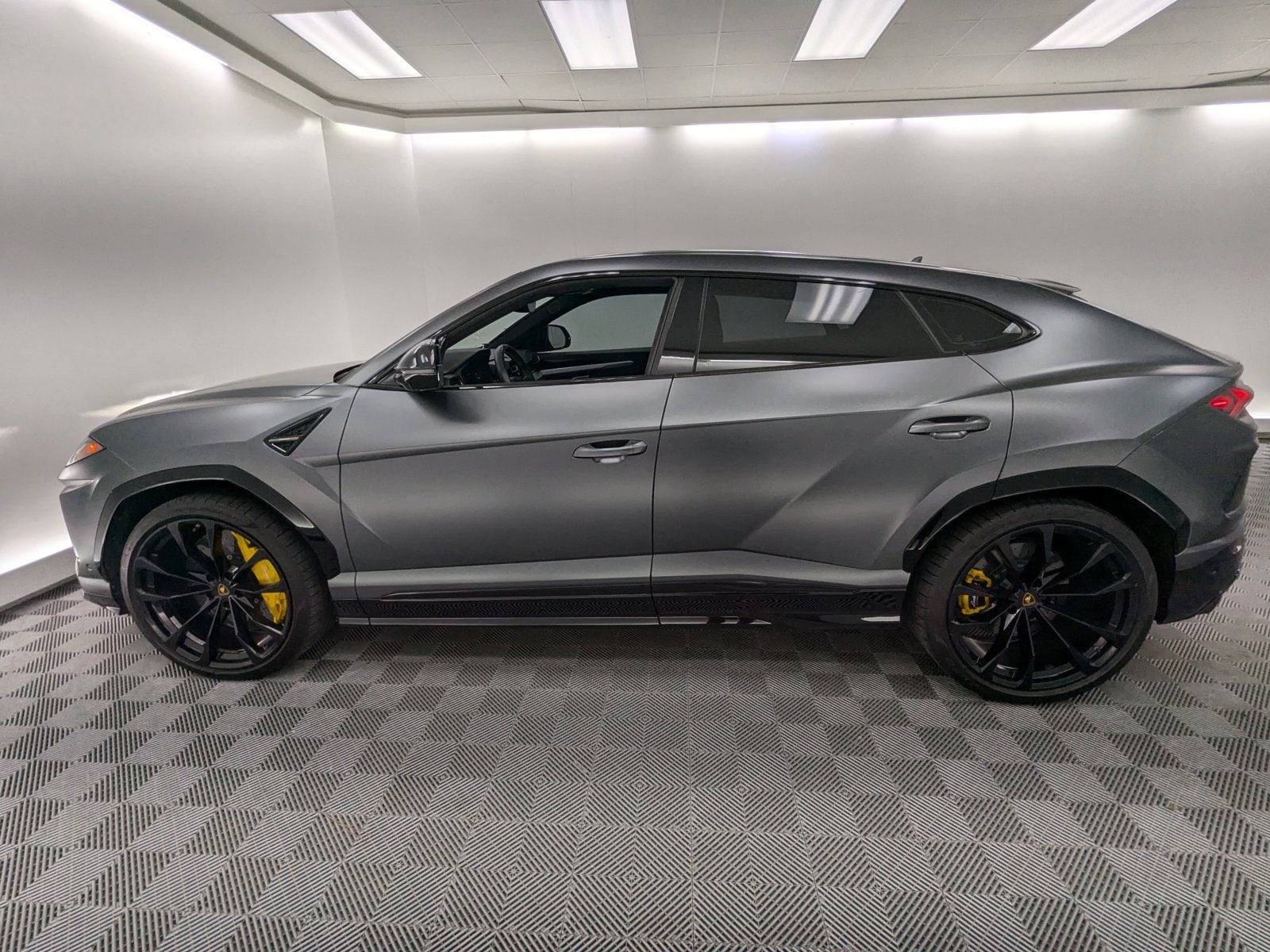 Used 2019 Lamborghini Urus Base with VIN ZPBUA1ZLXKLA02981 for sale in Hardeeville, SC