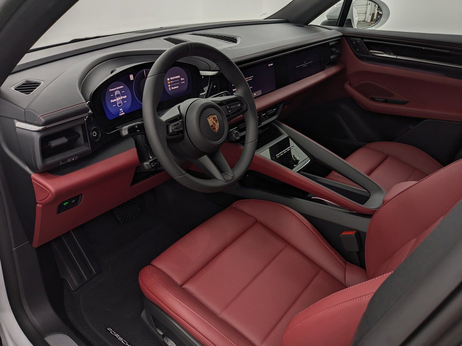 2025 Porsche Macan Electric 4 photo 4