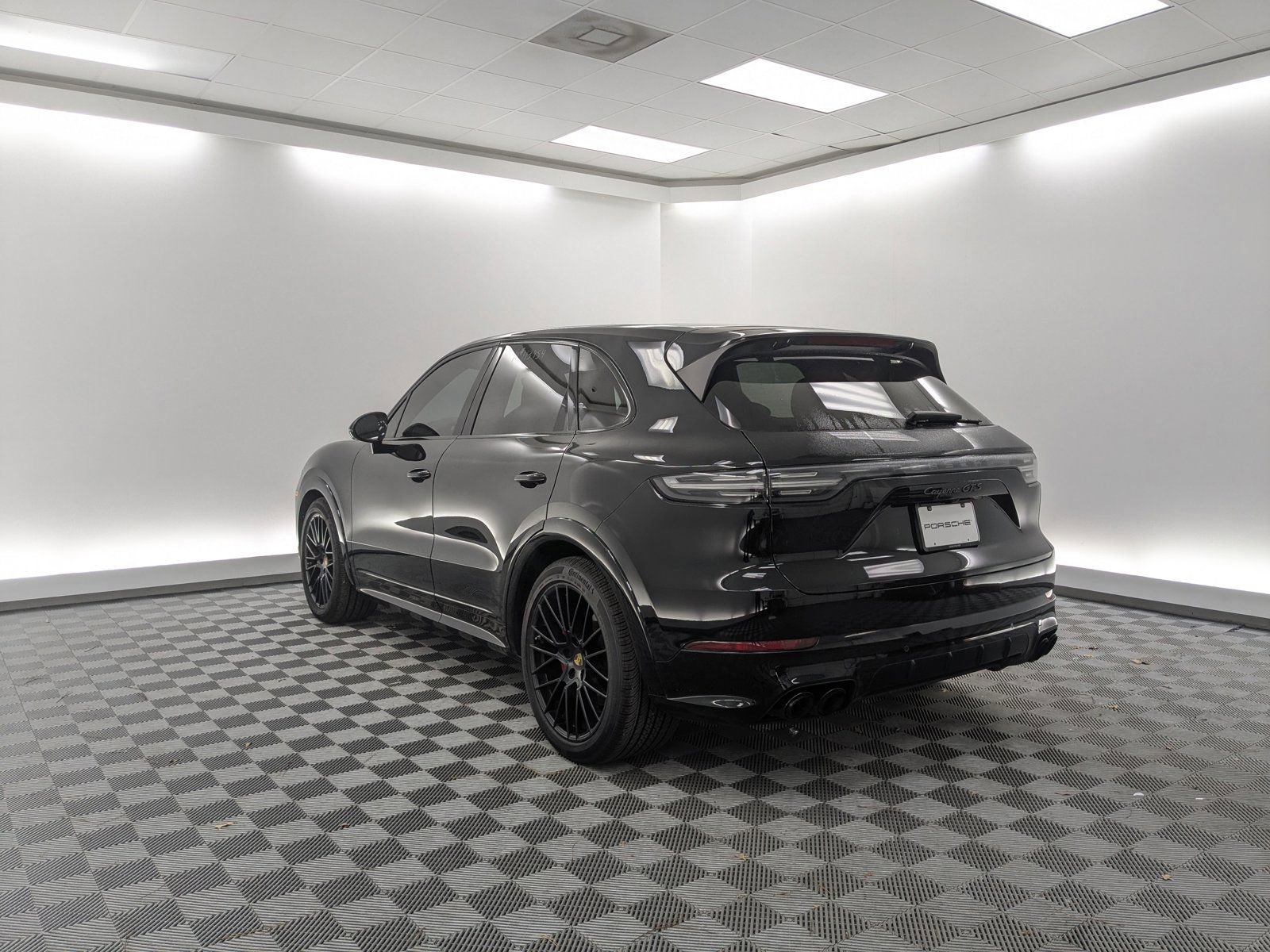 2021 Porsche Cayenne GTS photo 3