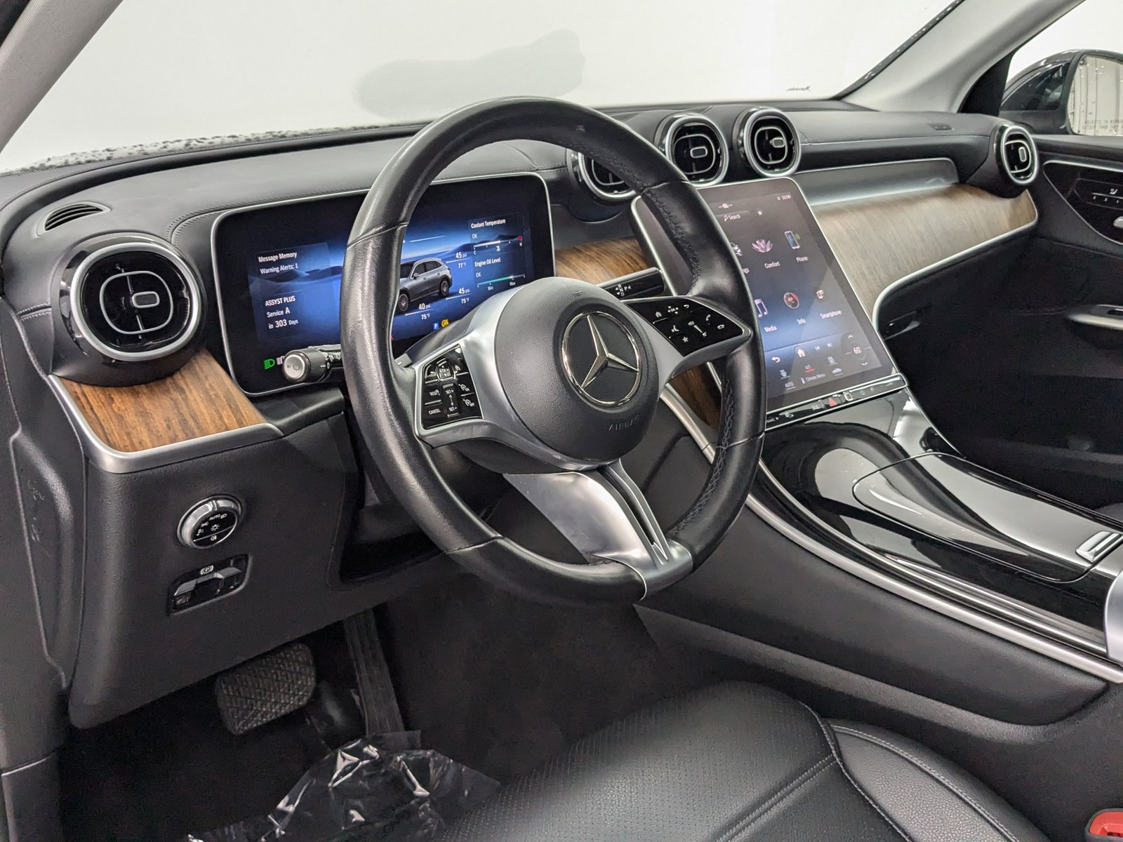 2024 Mercedes Benz GLC 300 photo 3