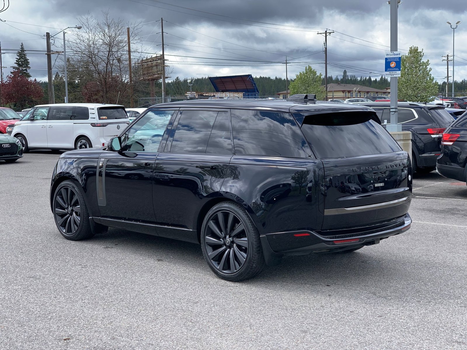 2023 Land Rover Range Rover SV photo 3