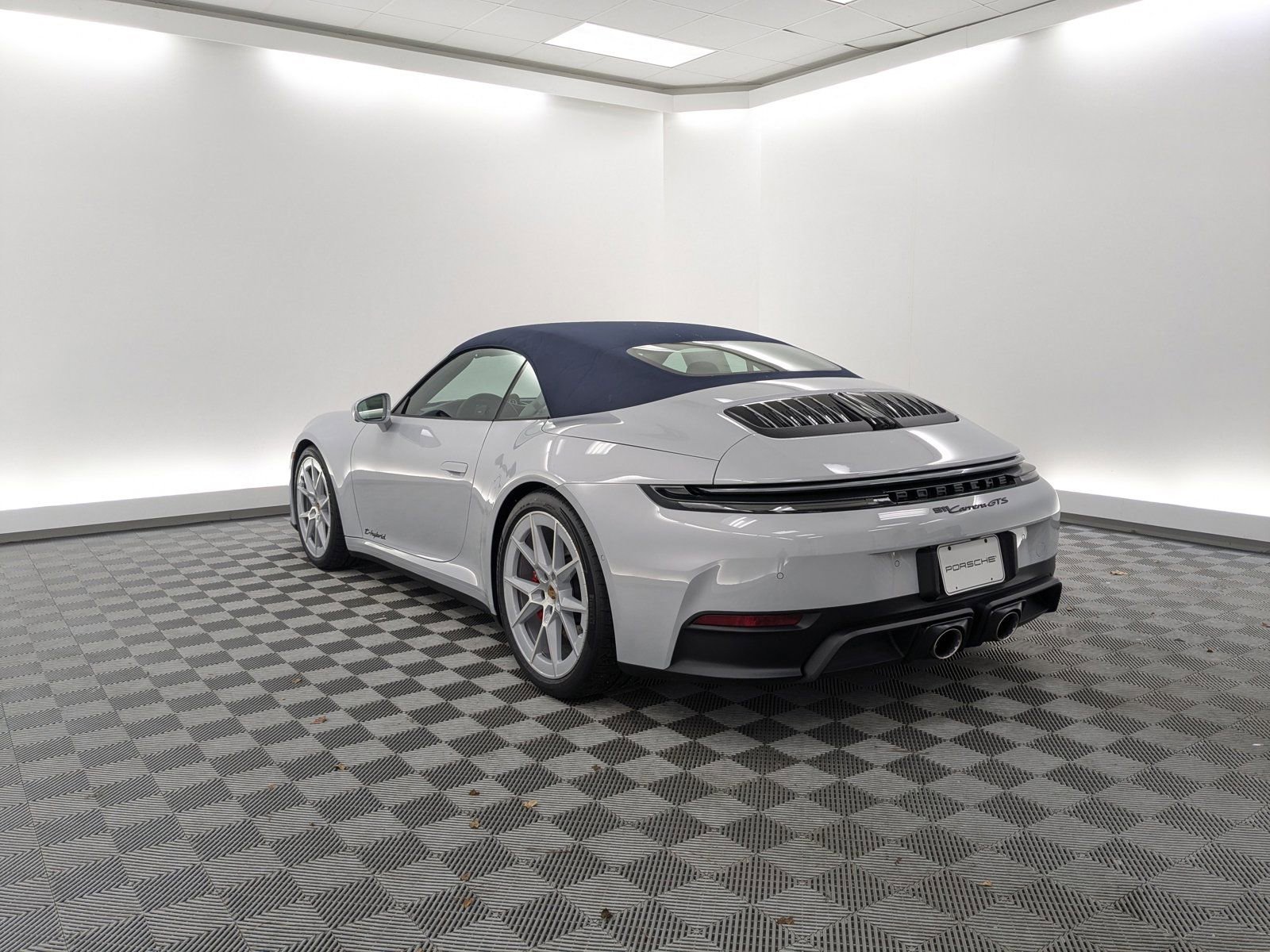 2026 Porsche 911 4 GTS photo 3