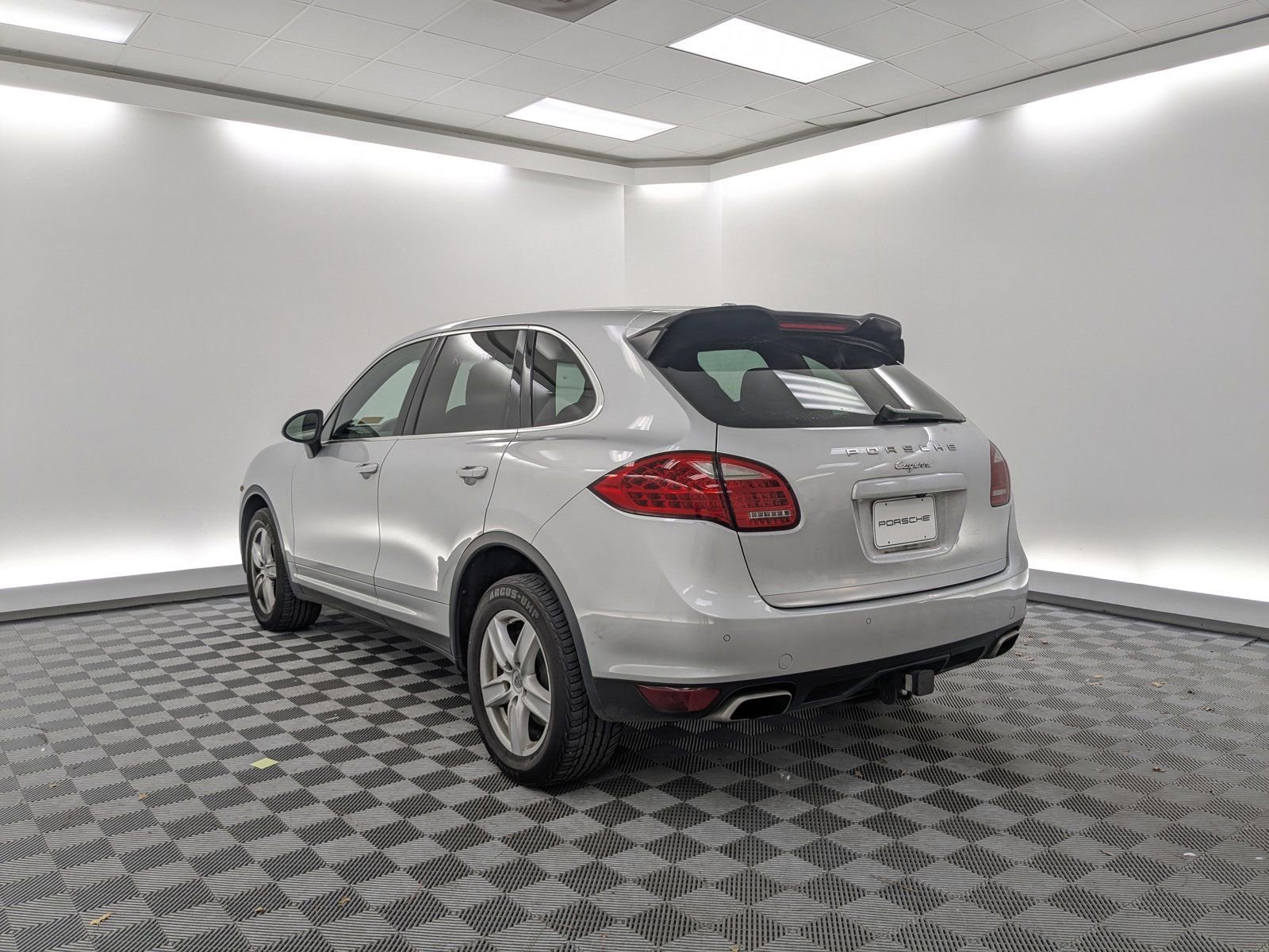 2013 Porsche Cayenne Base photo 3