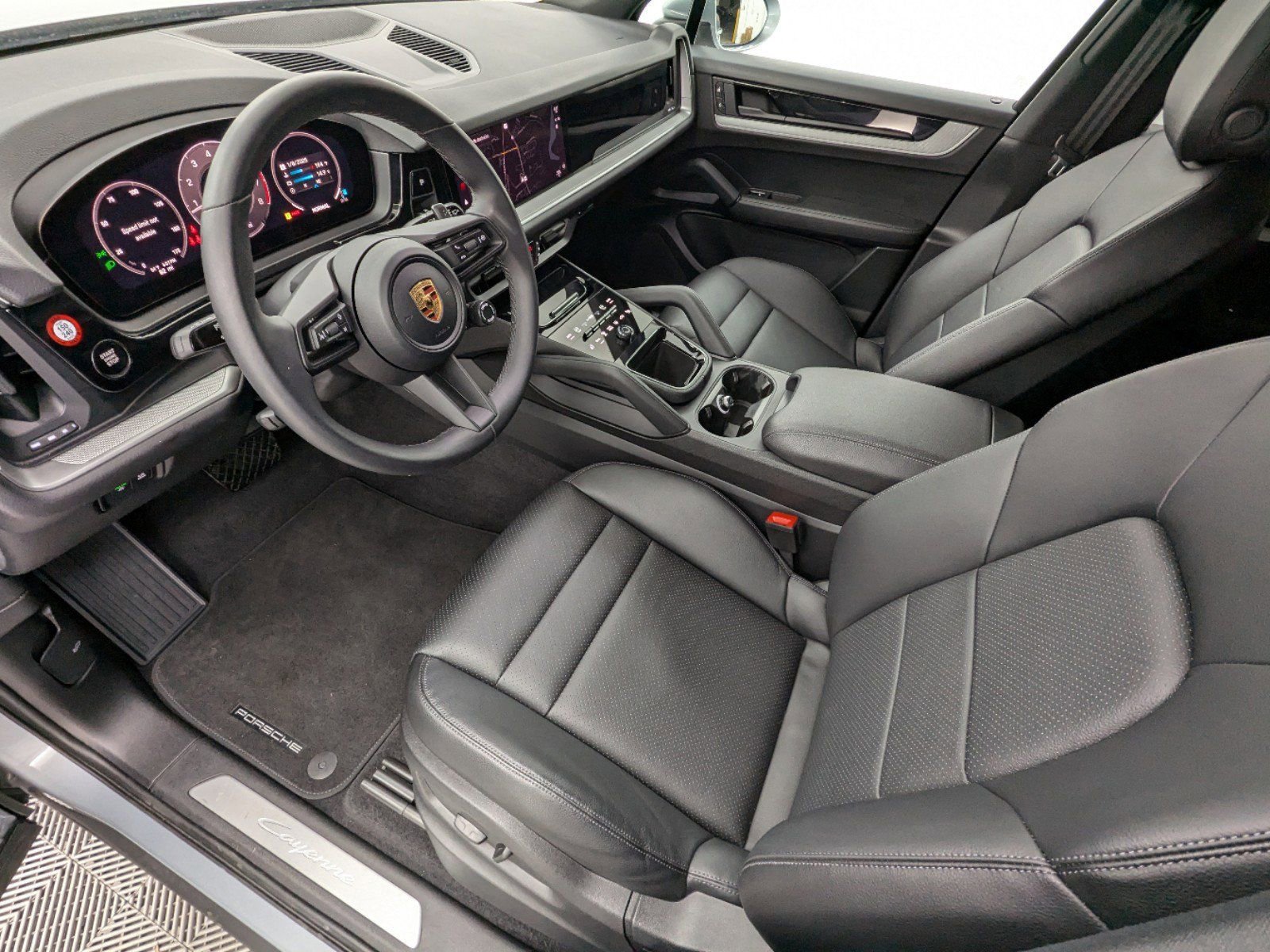 2024 Porsche Cayenne photo 3